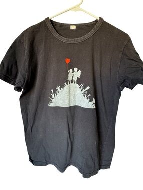 Vintage BANKSY Street Art Graffiti Love & War Graphic Black Tee Women’s S
